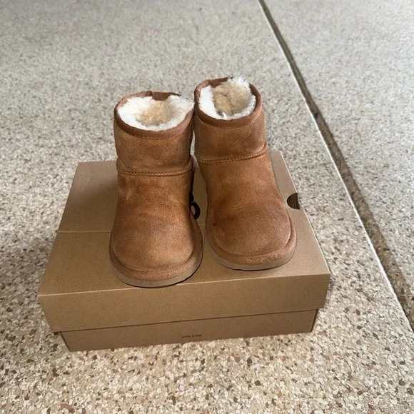 UGG Brown Kids Boots - Picture 8 of 9